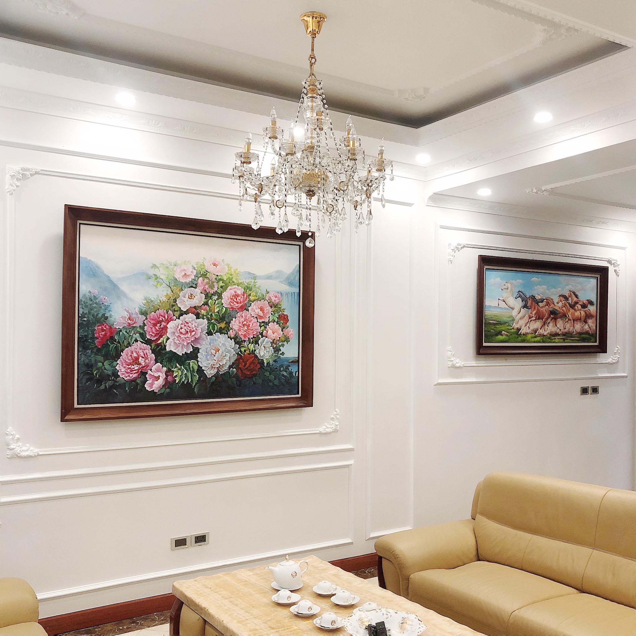 Handing over high-quality acrylic paint painting Peony and Bat Ma to customers in Truong Chinh, Hanoi