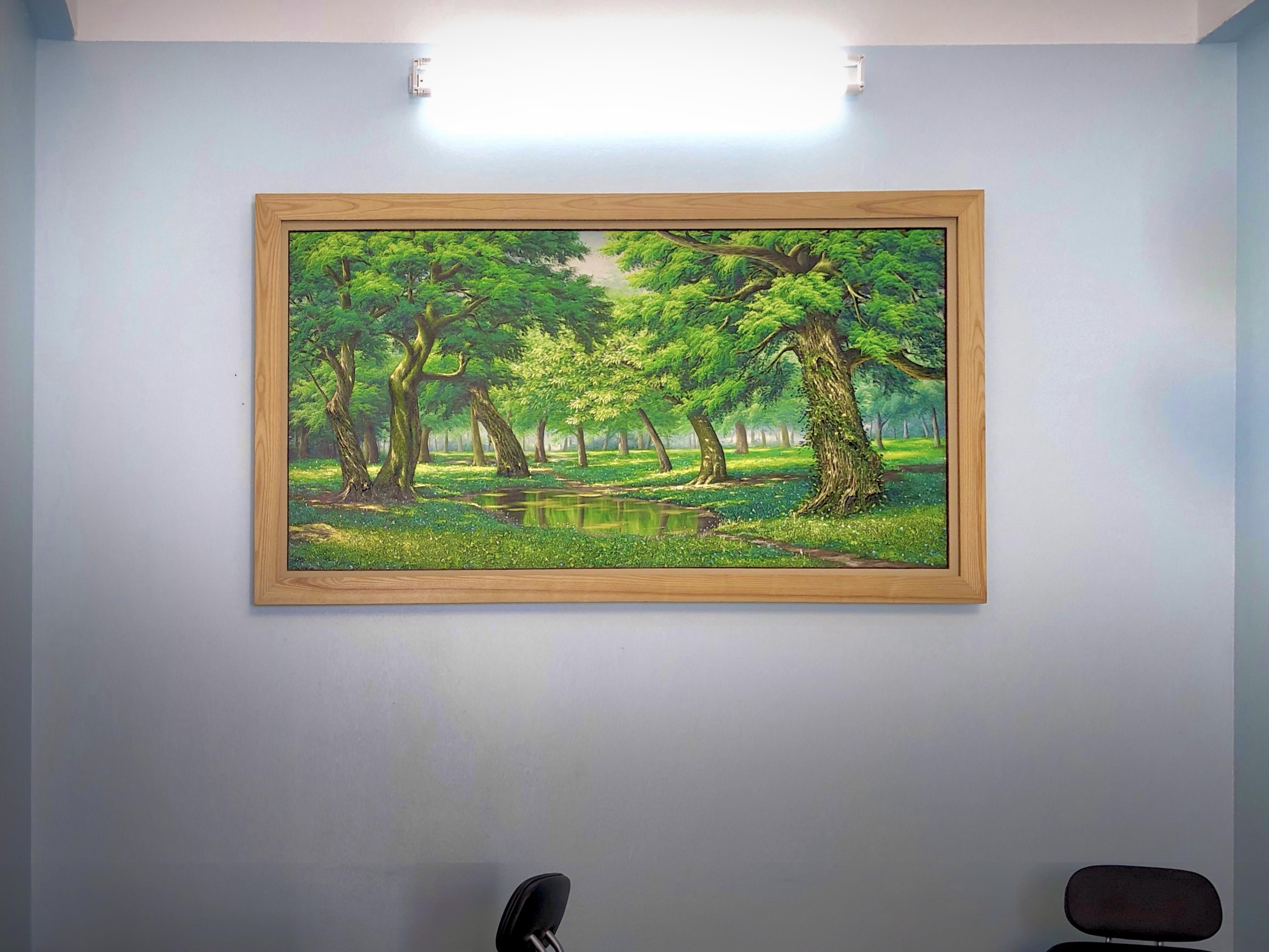 Create a spacious feeling for the office with oil paintings of foreign landscapes