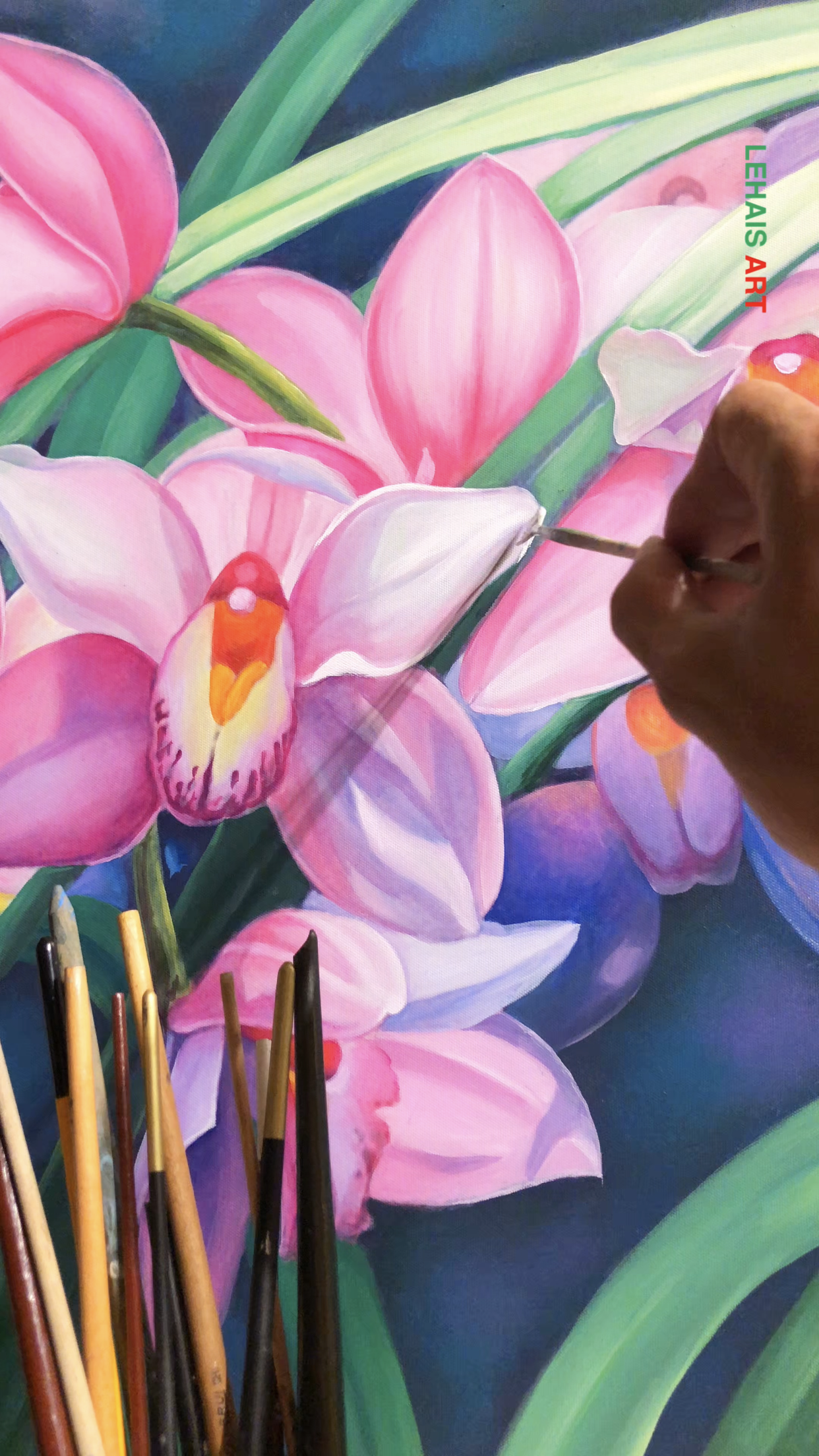 Bức tranh vẽ Hoa Lan bằng chất liệu sơn dầu với màu hồng tình cảm