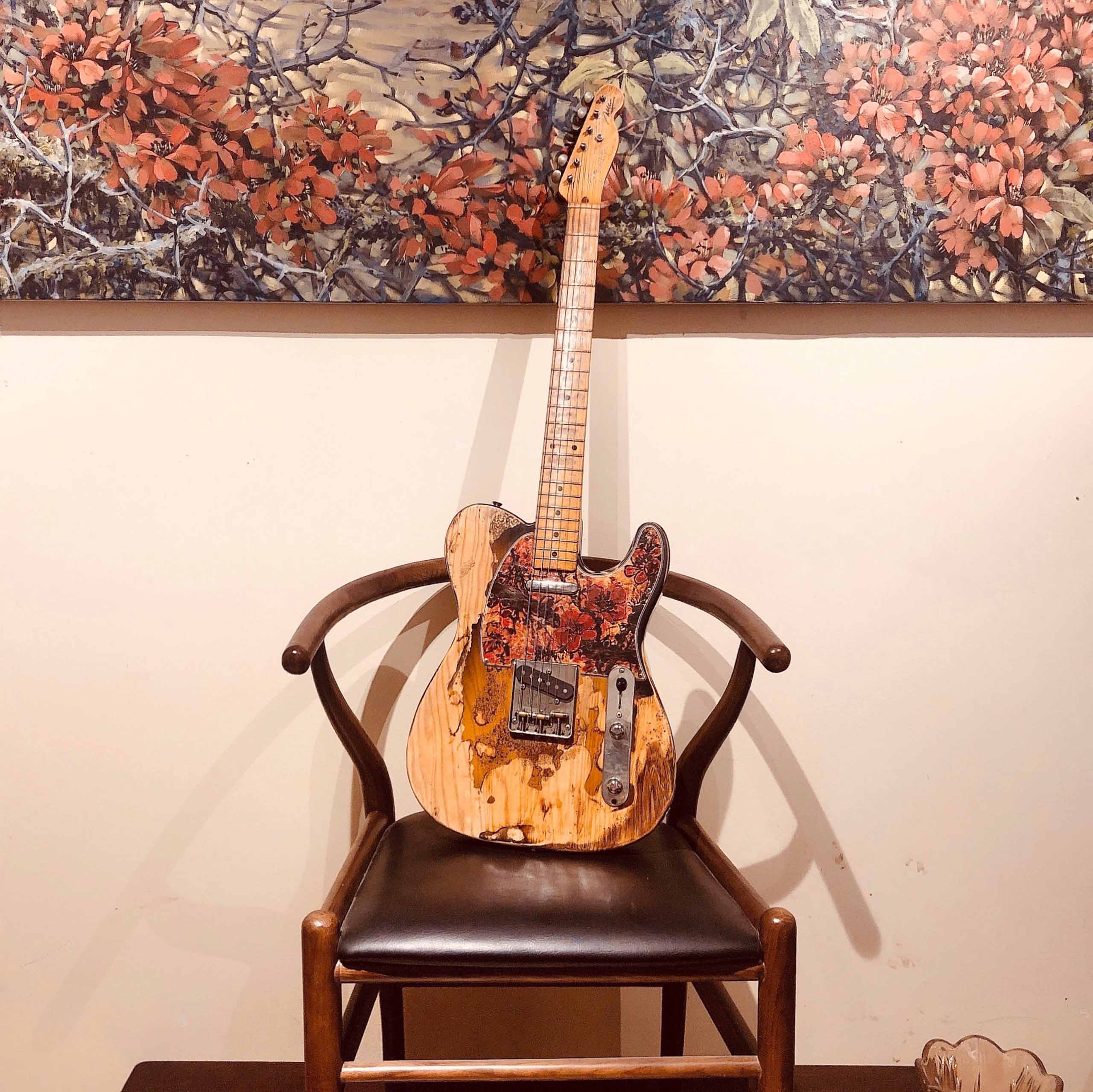 Decorative painting lacquer painting on electric guitar, "VU DIEU THANG BA" - TSM7LHAR
